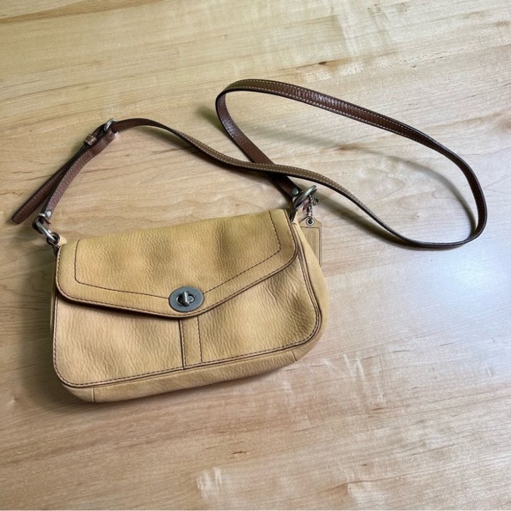 Coach vintage Handbag Purse Chelsea Pebbled Tan Leather Crossbody turn lock
